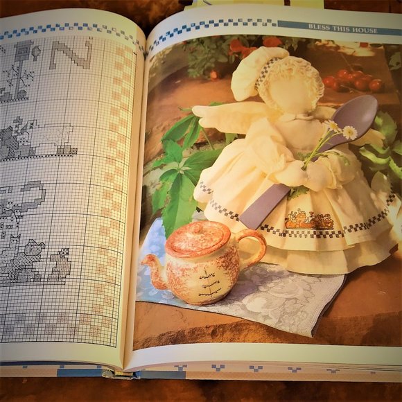 COUNTRY CROSS-STITCH DESIGNS -ELLEN STOUFFER 1990 - Picture 6 of 16